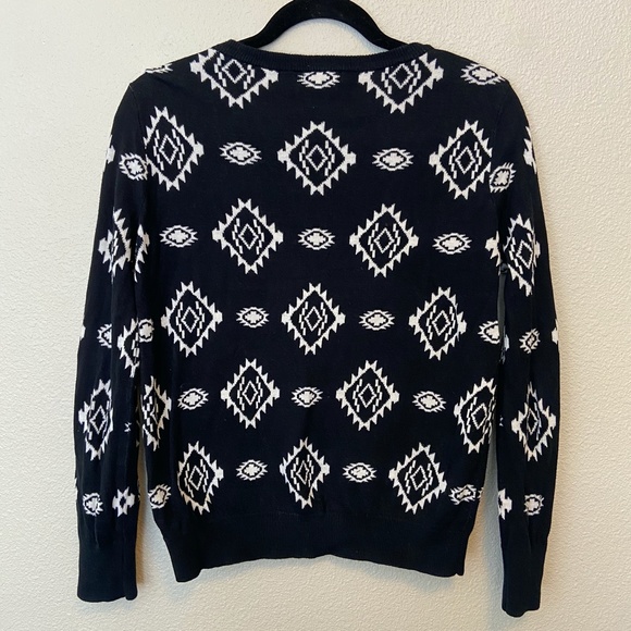 Geometric Pattern Sweater - Picture 2 of 3